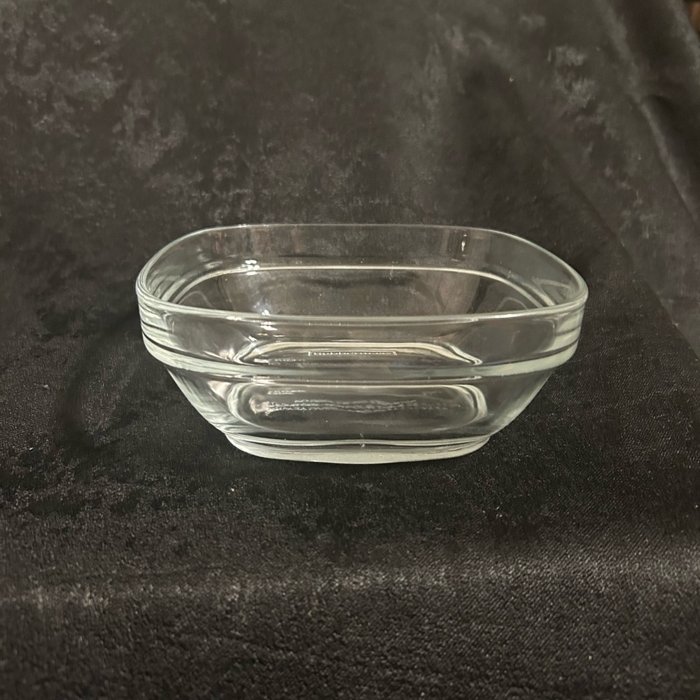 Rubbermaid - 2.5 Cups - Glass Food Storage Container Square Bowl 7N62  No Lid